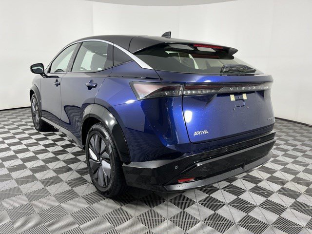 Used 2023 Deep Ocean Blue Pearl/Black Diamond Pearl Nissan ENGAGE image 5