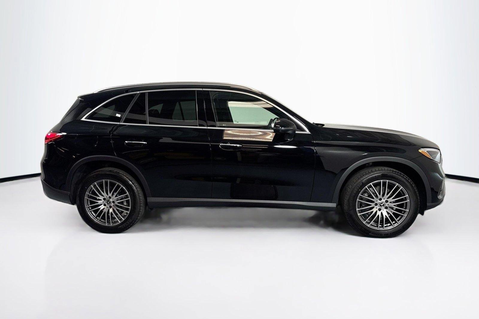 New 2026 Black Mercedes-Benz GLC 300 image 4