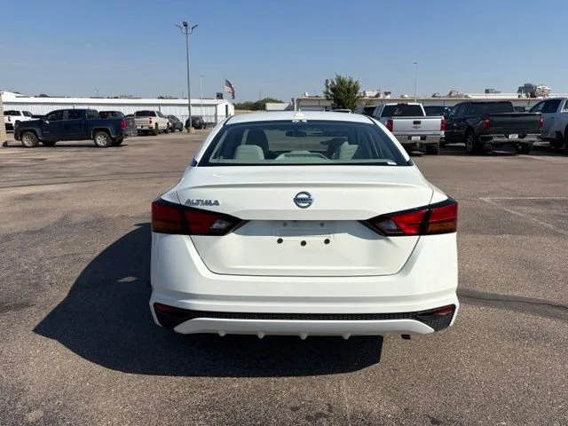 Used 2020 Glacier White Nissan 2.5 S image 6