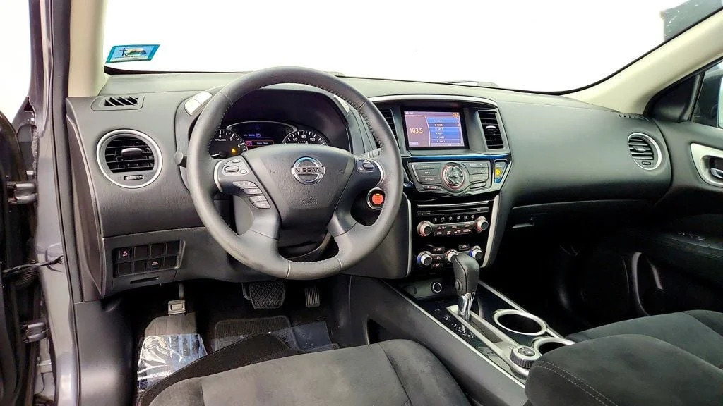 Used 2016 Gun Metallic Nissan 4WD 4dr SV image 11