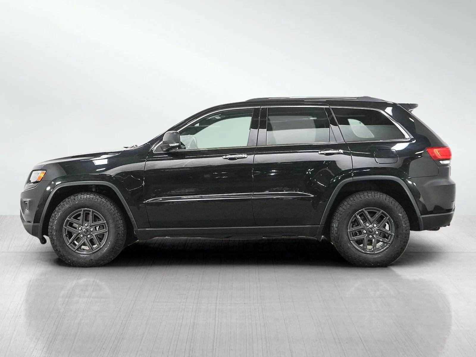Used 2015 Jeep Grand Cherokee Limited with VIN 1C4RJFBG5FC205581 for sale in Hopkins, Minnesota