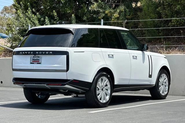 New 2026 Ostuni Pearl White Land Rover SE image 5