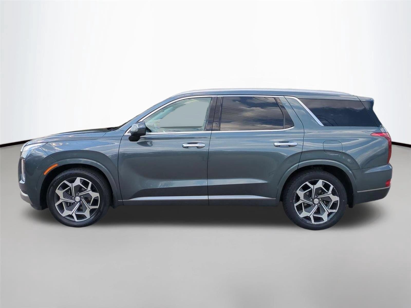 Used 2022  HYUNDAI  image 2