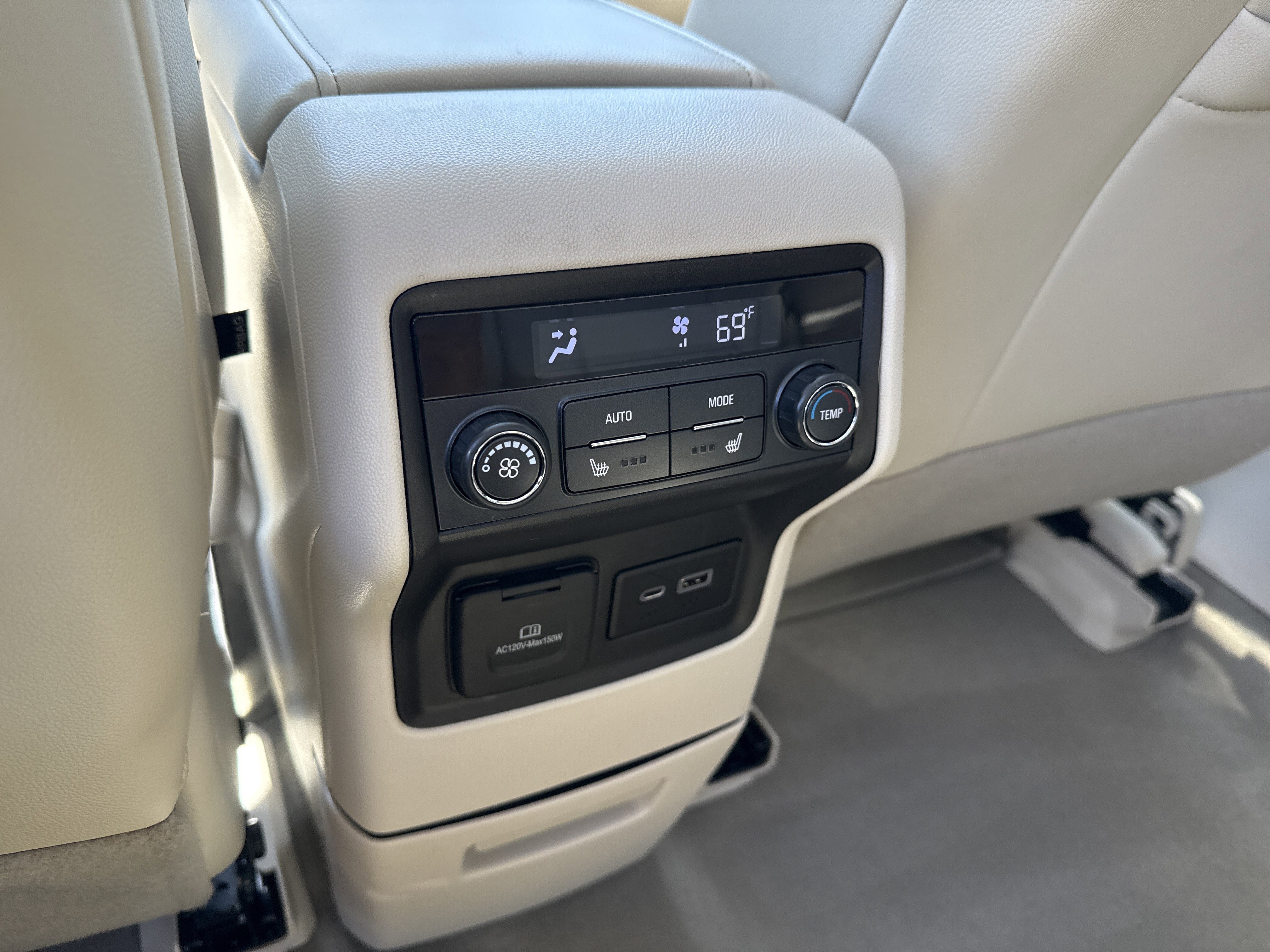Used 2022 White Frost Tricoat GMC Denali image 24
