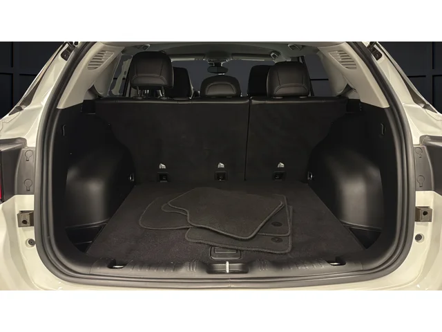 Used 2022 Bright White Clearcoat Jeep Latitude image 24