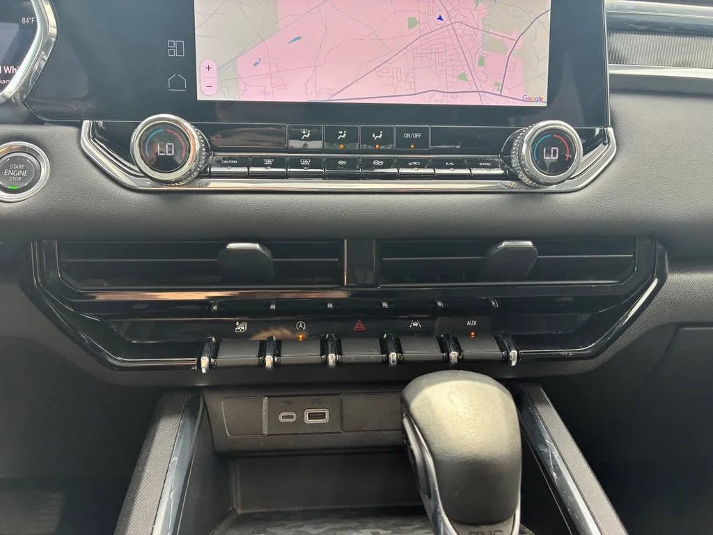 Used 2024 Summit White GMC Elevation image 39