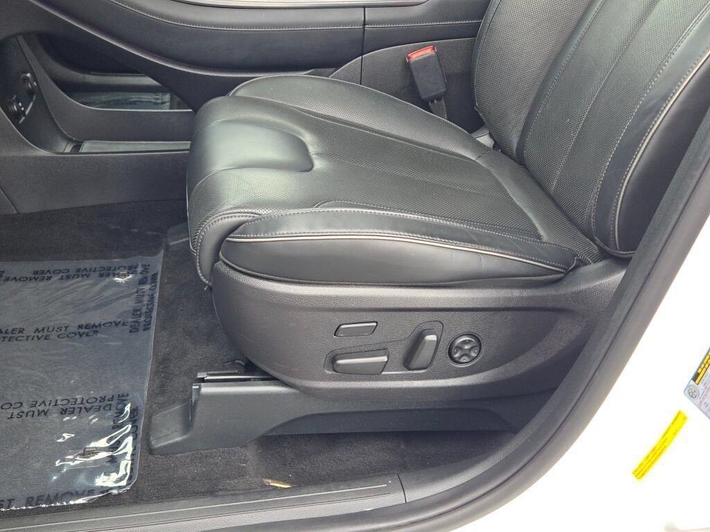 Used 2021 White Hyundai Limited image 26