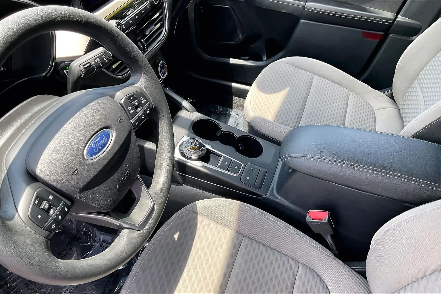 Used 2021 Agate Black Metallic Ford SE image 18