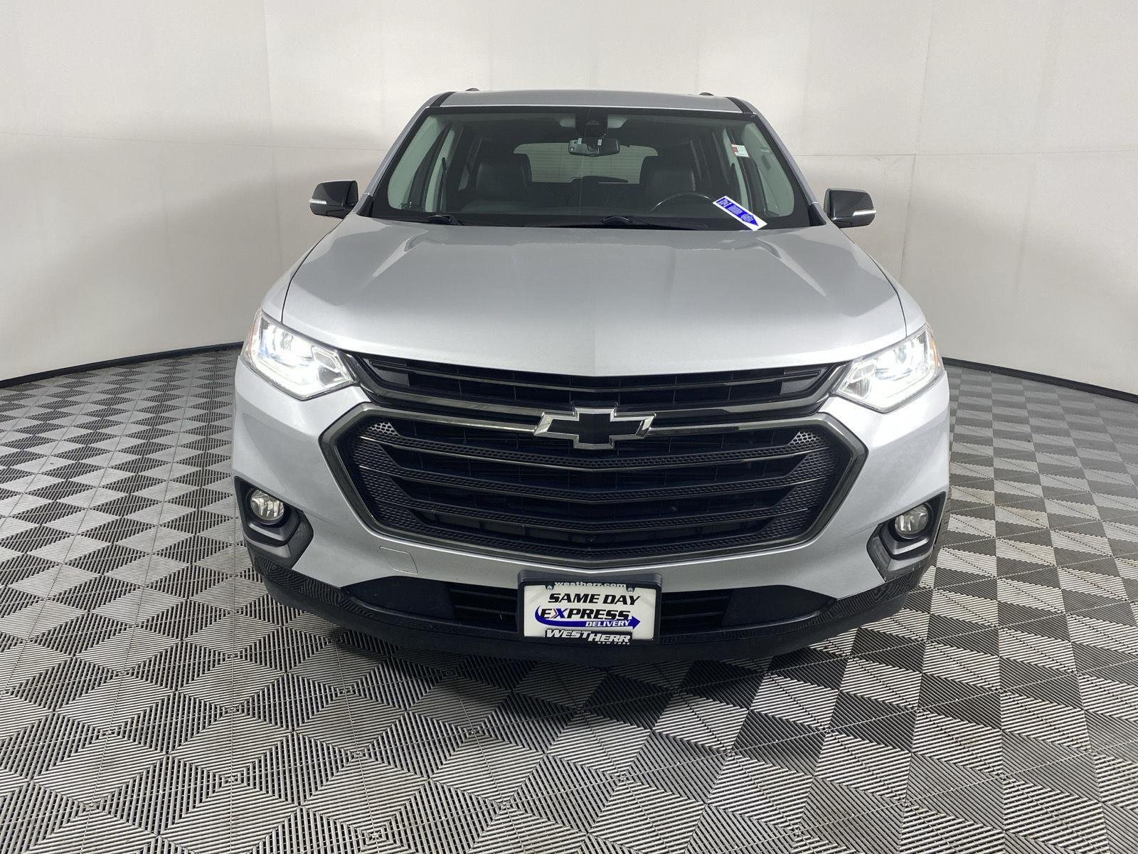 Used 2019 Silver Ice Metallic Chevrolet Premier image 2