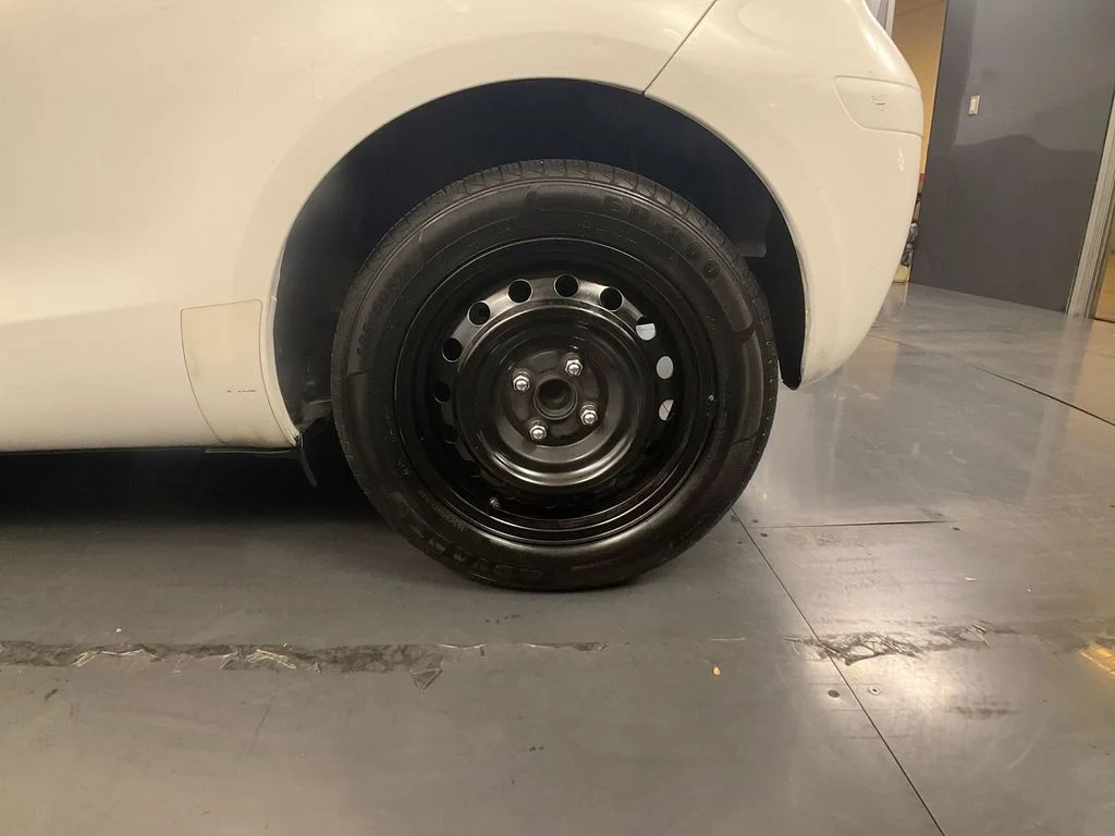 Used 2009 Polar White Toyota Base image 25