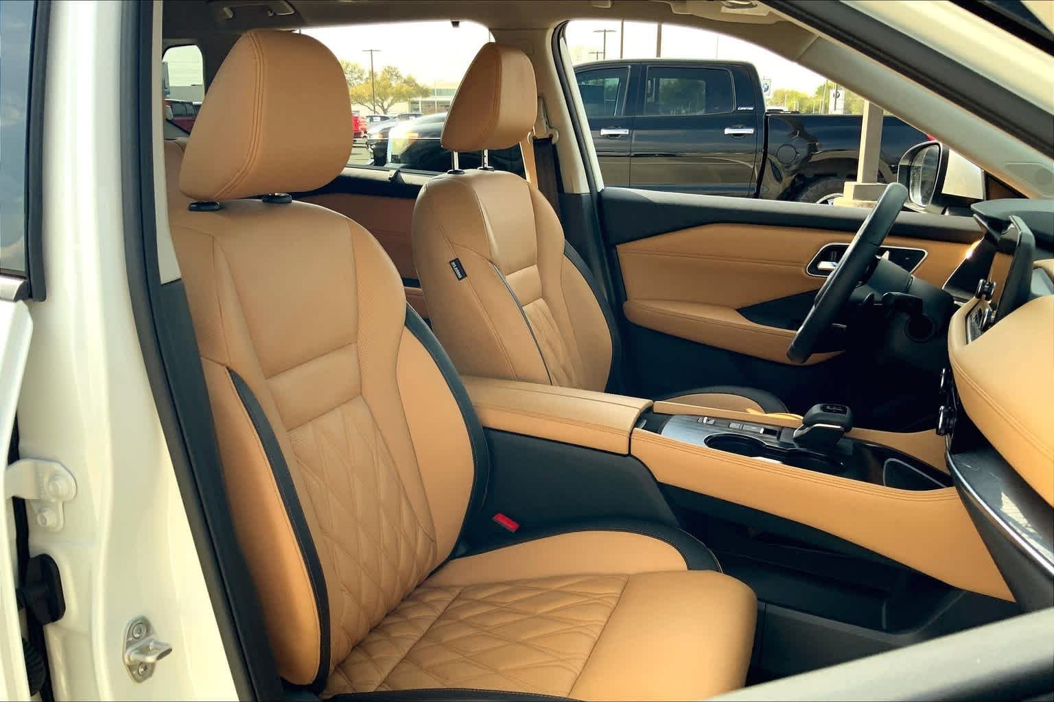 Used 2022 Pearl White Tricoat Nissan Platinum image 8
