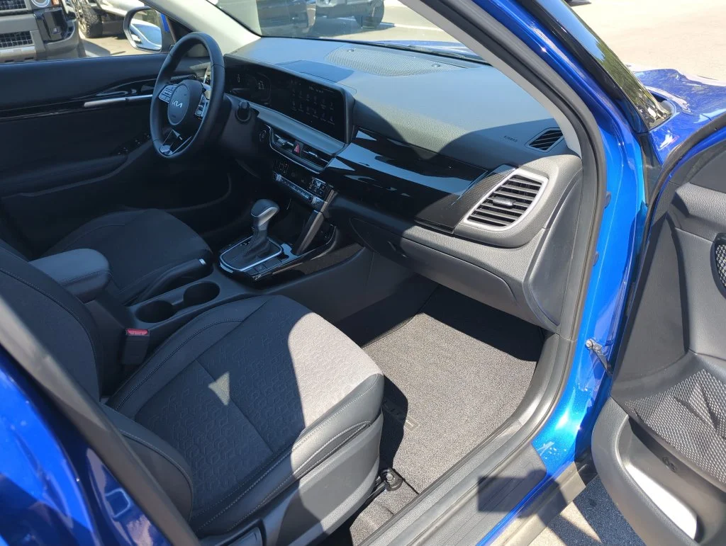 Used 2025 Blue Kia S image 34
