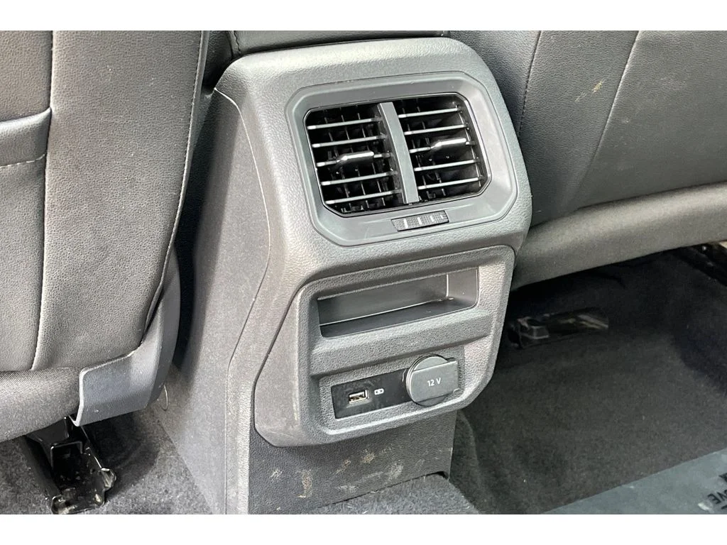 Used 2019 Platinum Gray Metallic Volkswagen SE image 41