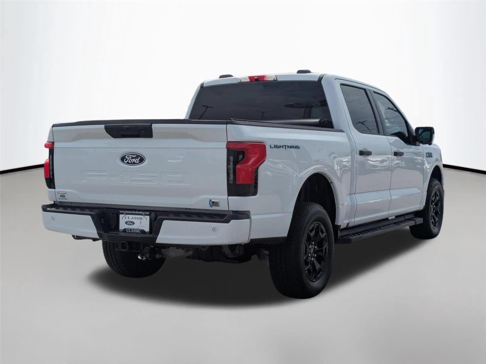 Used 2025 Oxford White Ford XLT image 5