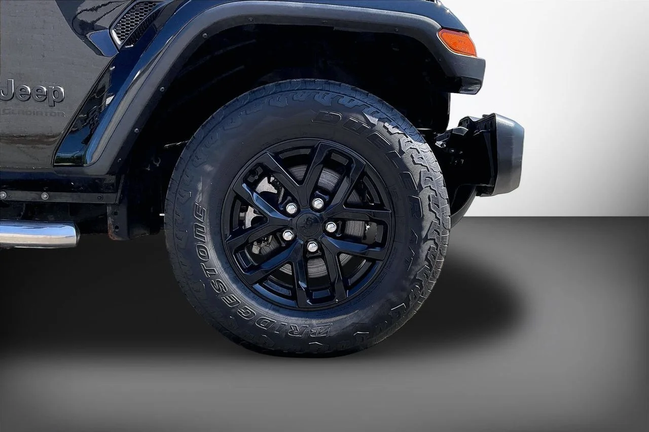 Used 2023 Black Jeep Sport S image 33