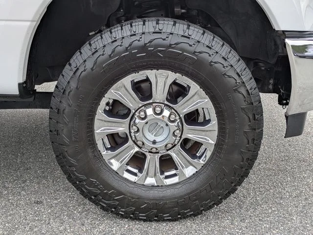 Certified Used 2019 Oxford White Ford XLT image 11