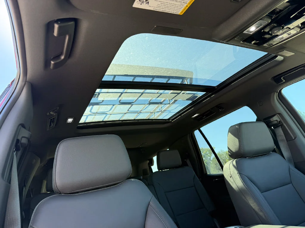 2027 Chevrolet Tahoe Z71 - Photo 8