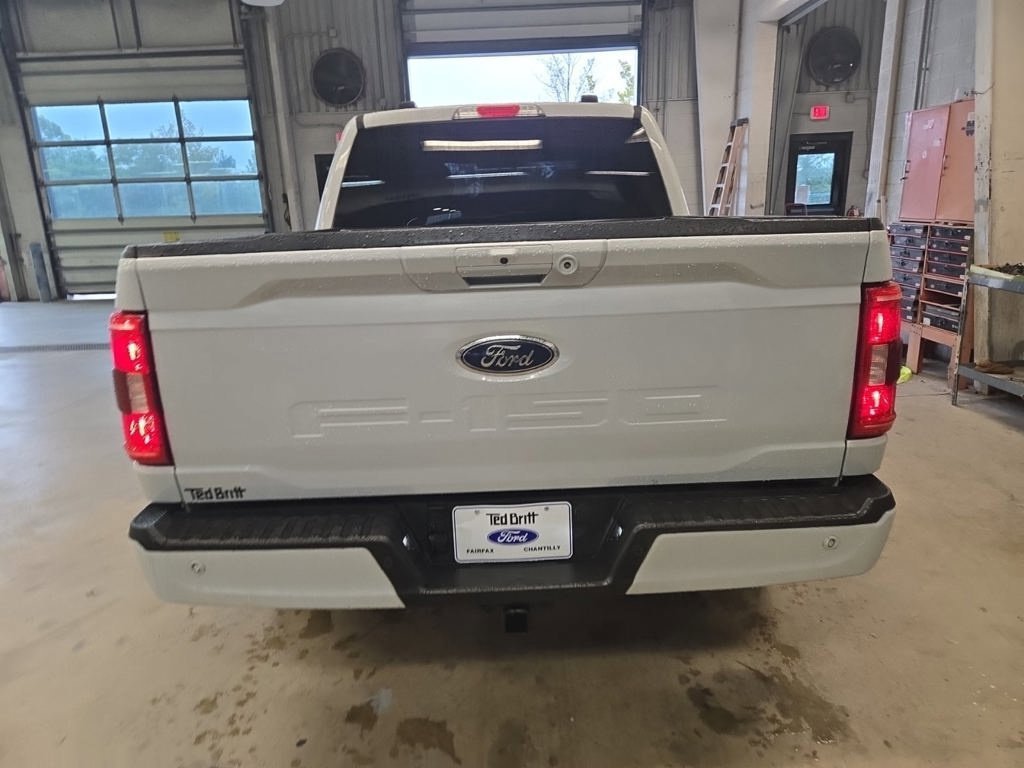 Used 2021 White Ford XLT image 9