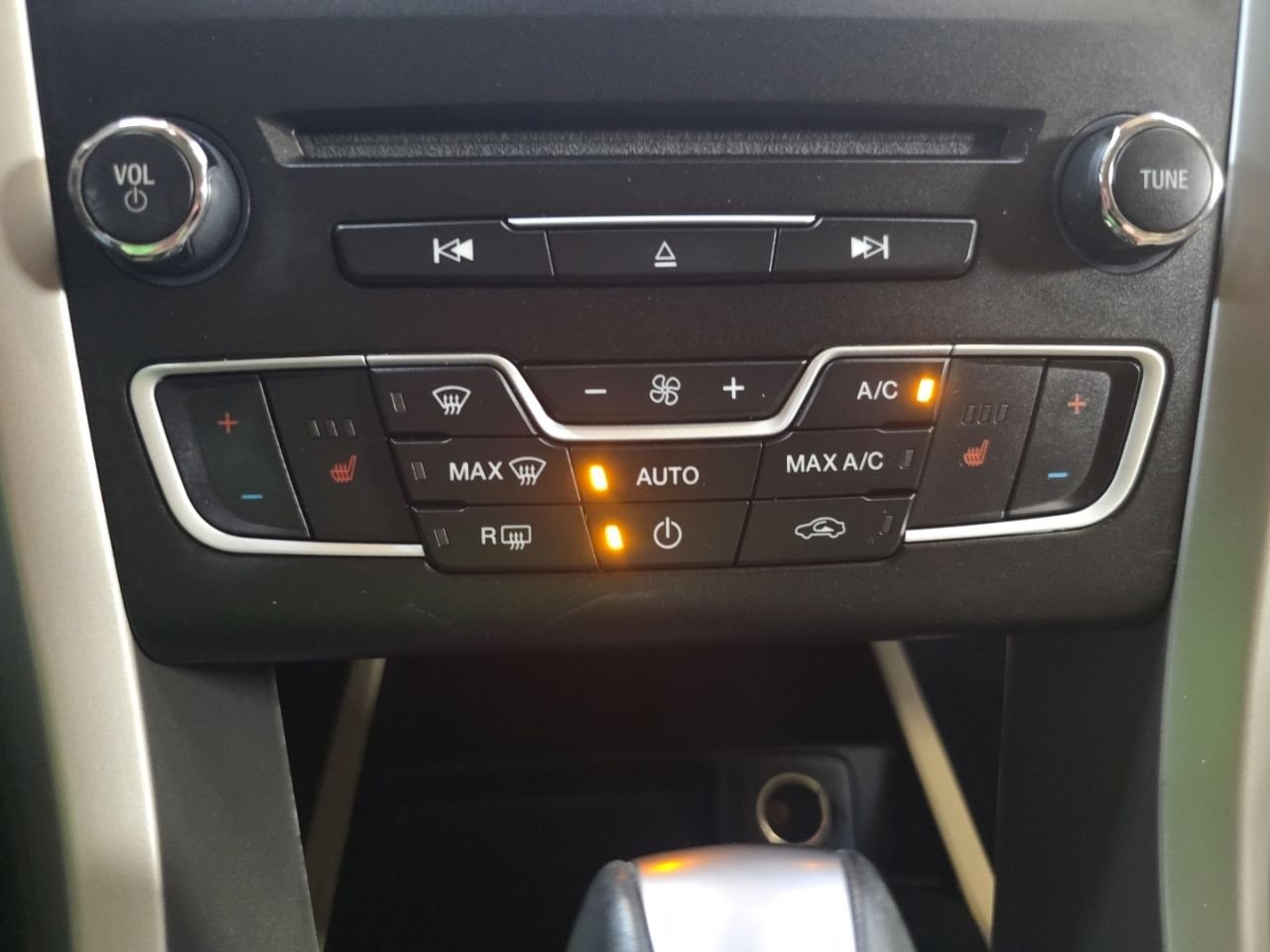 Used 2016 White Ford SE image 21