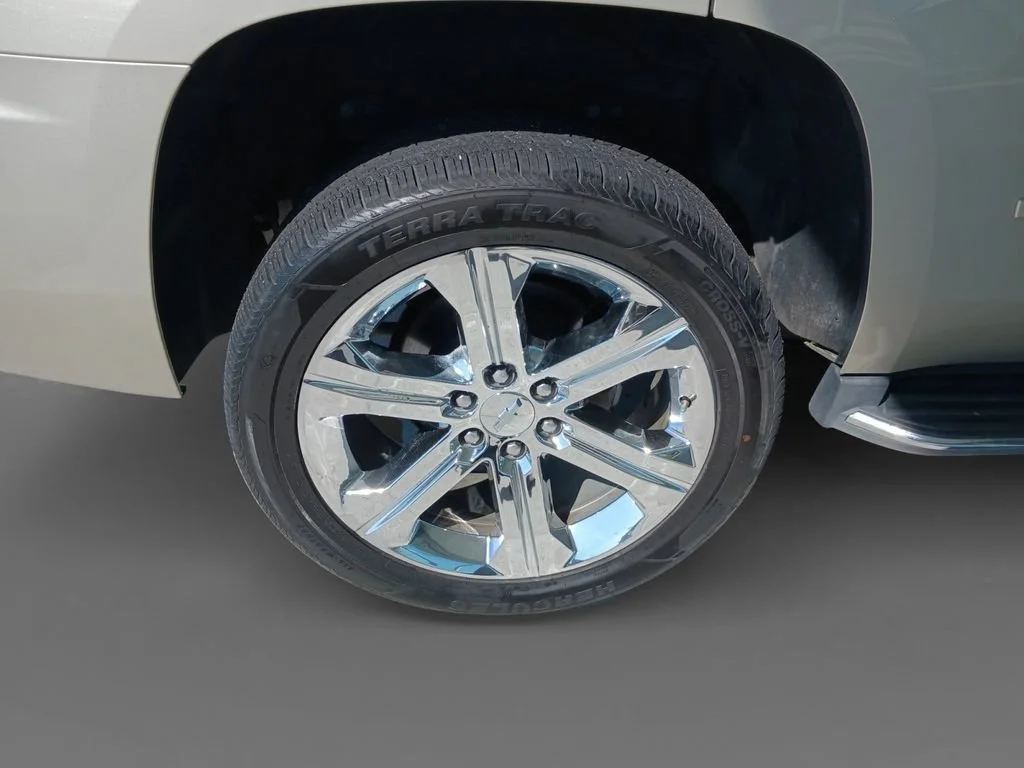 Used 2017 CHAMPAGNE SILVER METALLIC Chevrolet Premier image 10