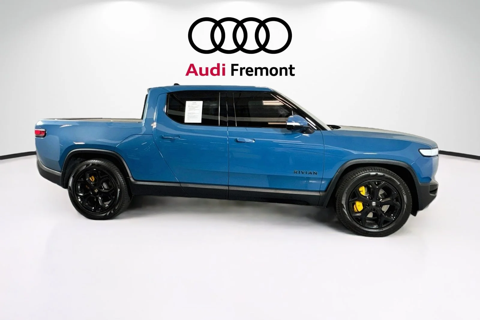 Used 2022 Rivian Blue Rivian Adventure Package image 4