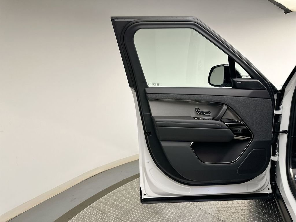 New 2026 Fuji White Land Rover SE image 9