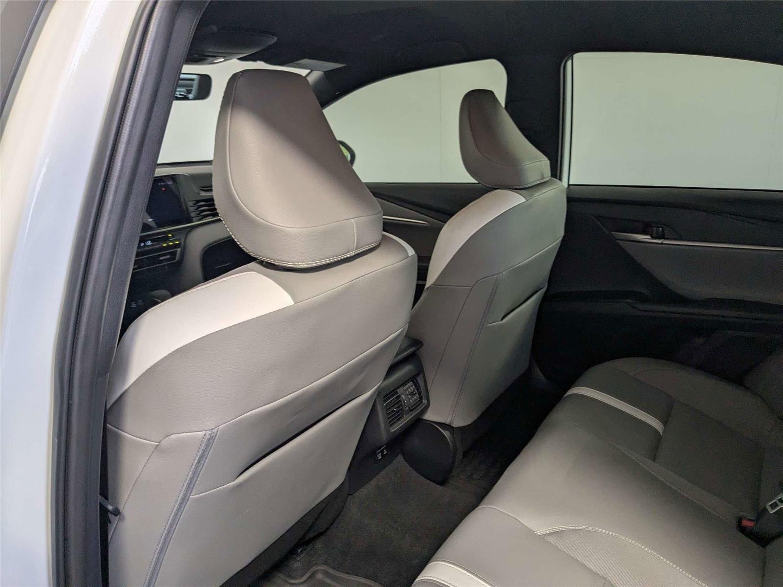 Used 2025 Ice Cap Toyota SE image 35
