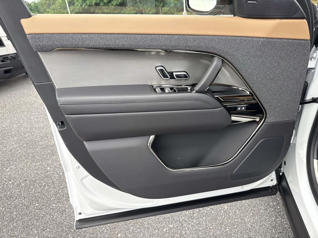 New 2026 Ostuni Pearl White Land Rover Dynamic SE image 19