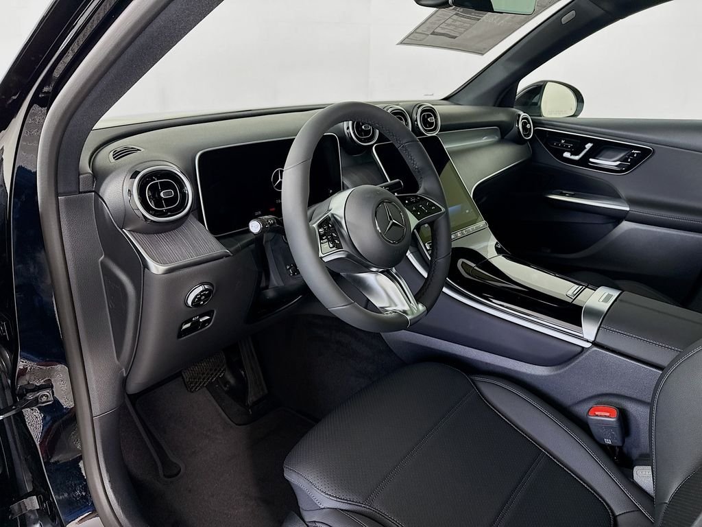 Used 2026 Black Mercedes-Benz GLC 300 image 4