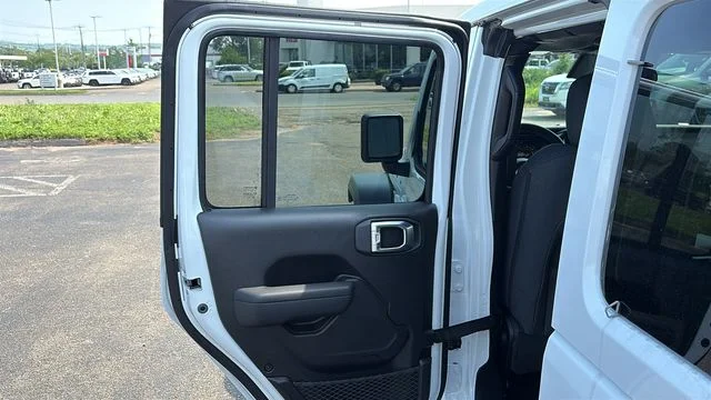 New 2026 White/off-white Jeep Sport S image 17