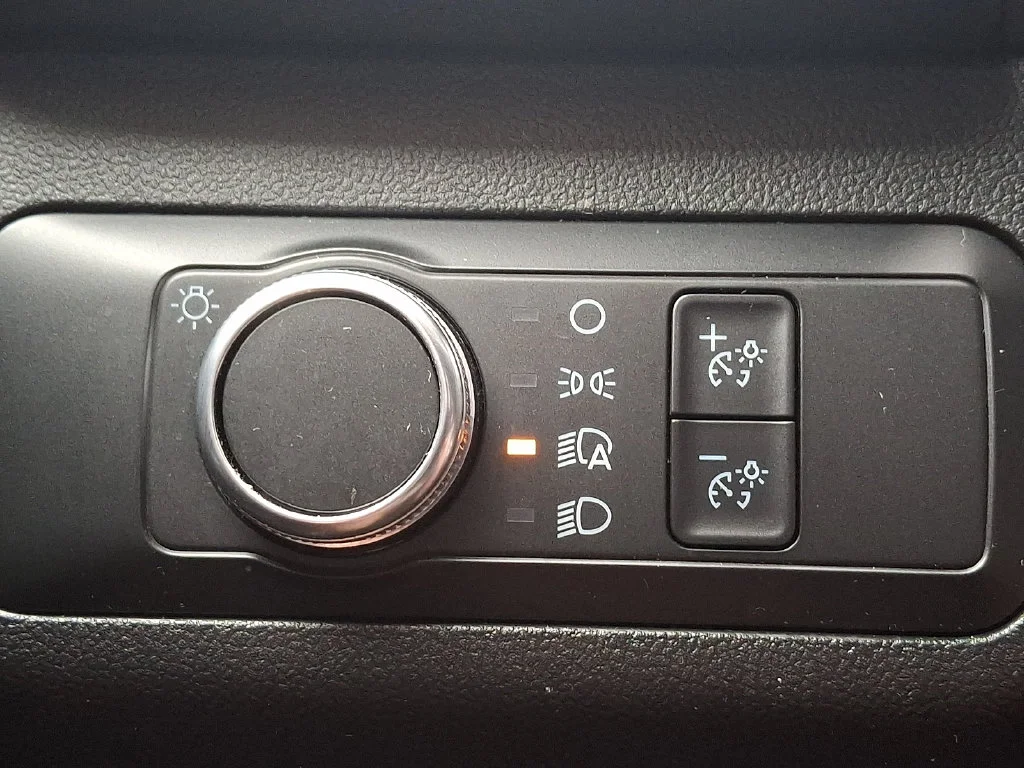 Used 2022 Gray Ford SE image 23