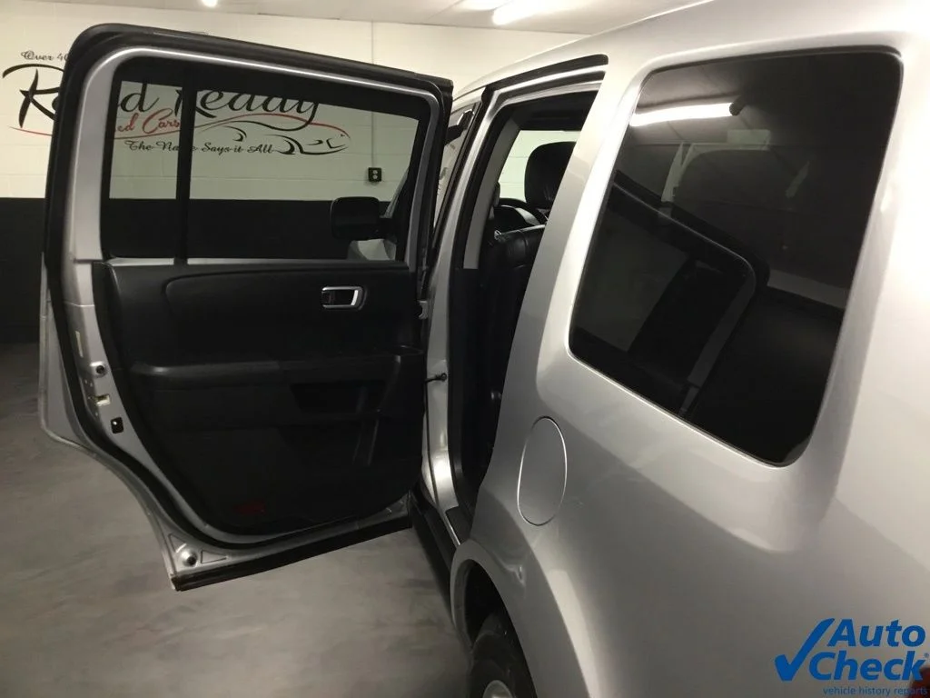 Used 2013 Silver Honda EX-L image 25