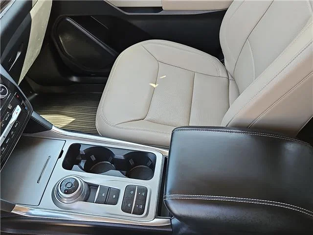 Used 2021 Oxford White Ford Limited 4x2 image 20
