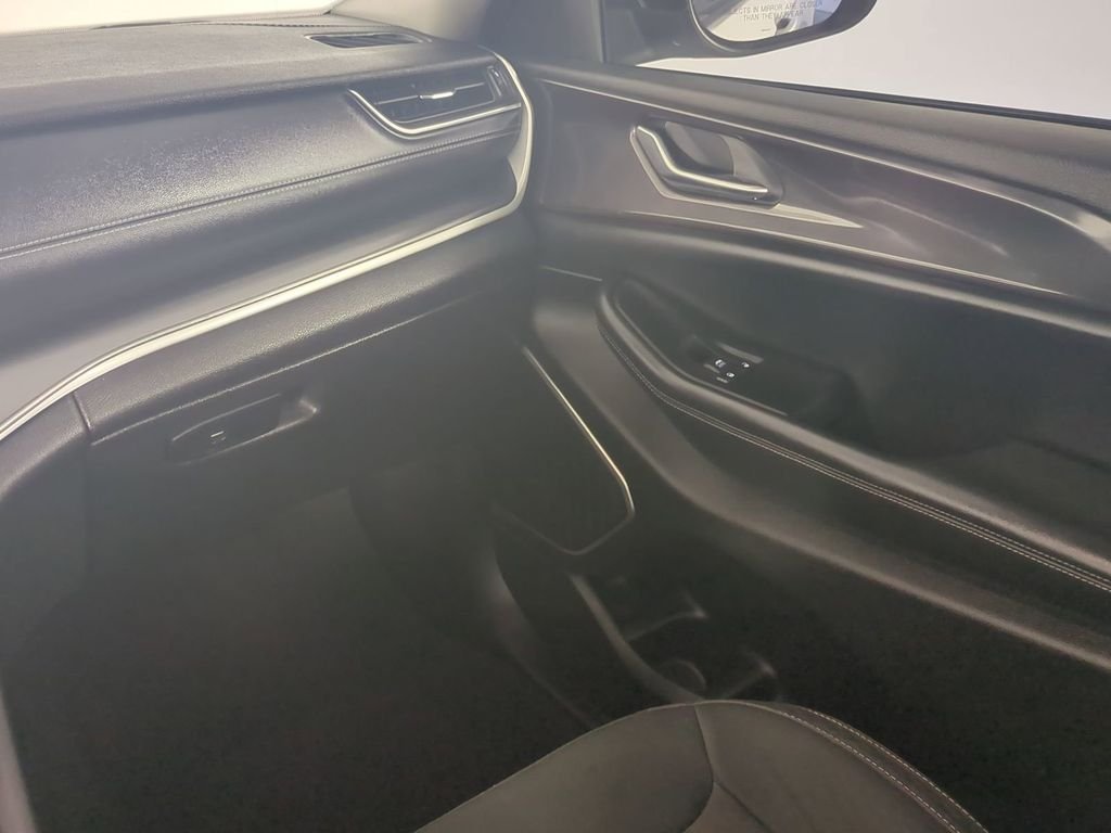 2022 Jeep Grand Cherokee L Laredo - Photo 21