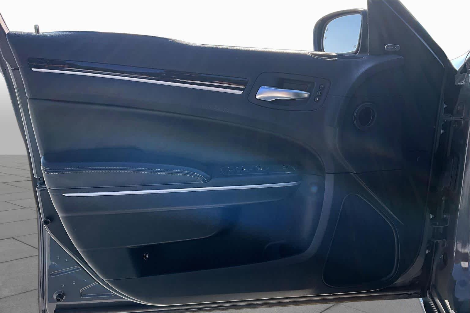 Used 2019 Ceramic Grey Clearcoat Chrysler 300S image 20