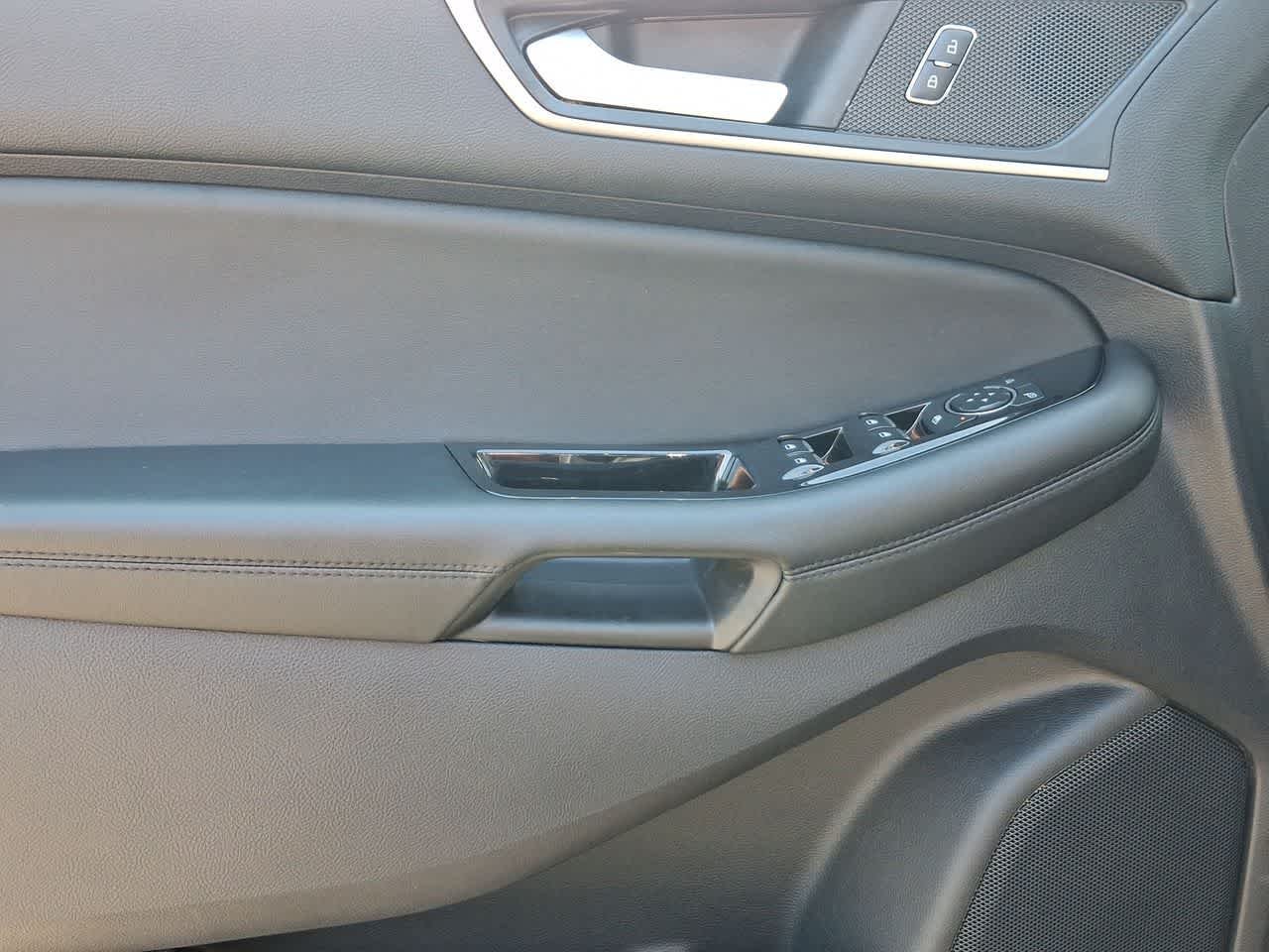 Used 2020 Magnetic Metallic Ford SEL image 16