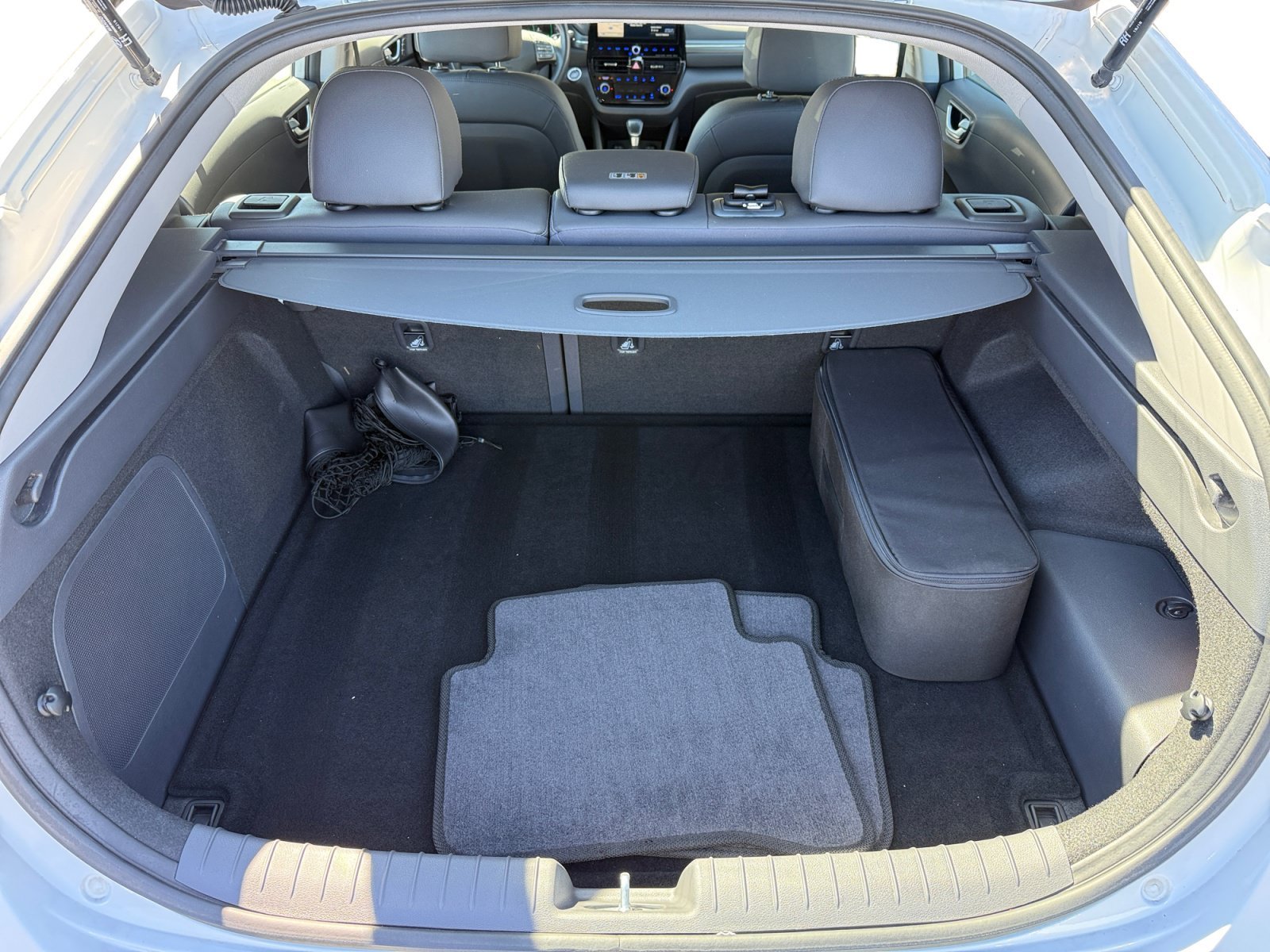 Used 2020 Ceramic White Hyundai Limited image 17