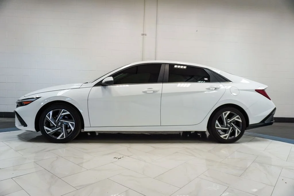 Used 2025 White Hyundai Limited image 34