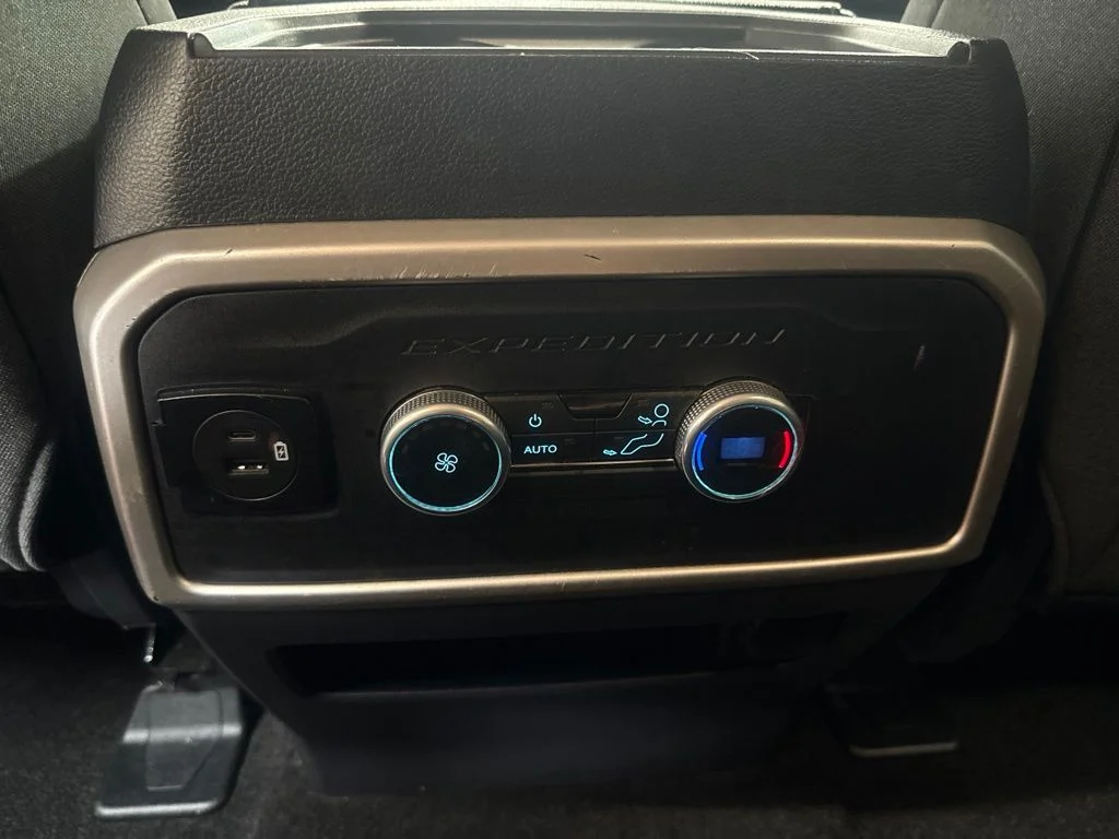 Used 2022 Agate Black Metallic Ford XLT image 16