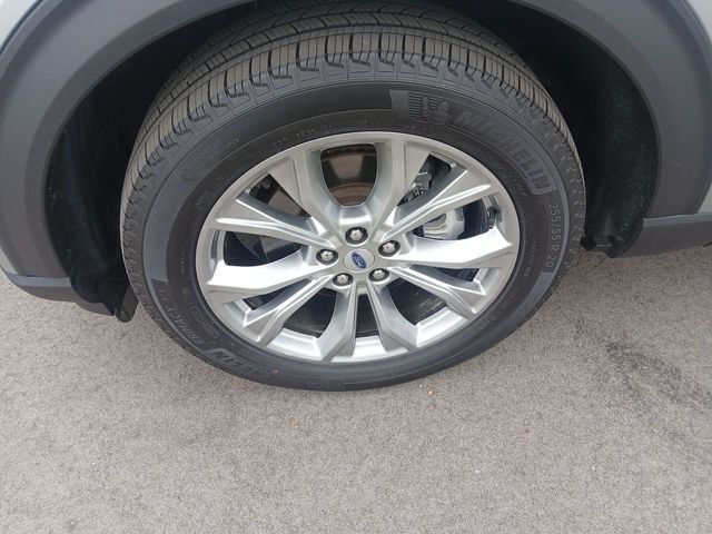 Used 2023 Silver Metallic Ford Limited image 10