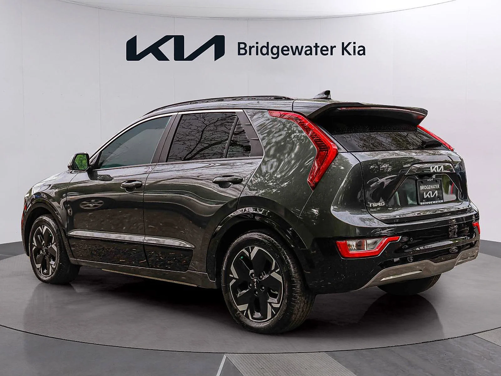 Certified Used 2025 Interstellar Gray Kia Wind image 4