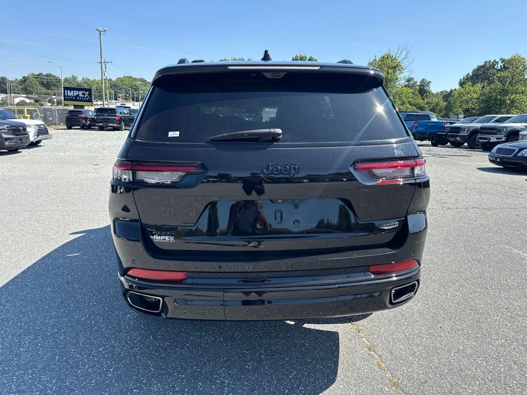 Used 2025 Black Jeep Summit image 4