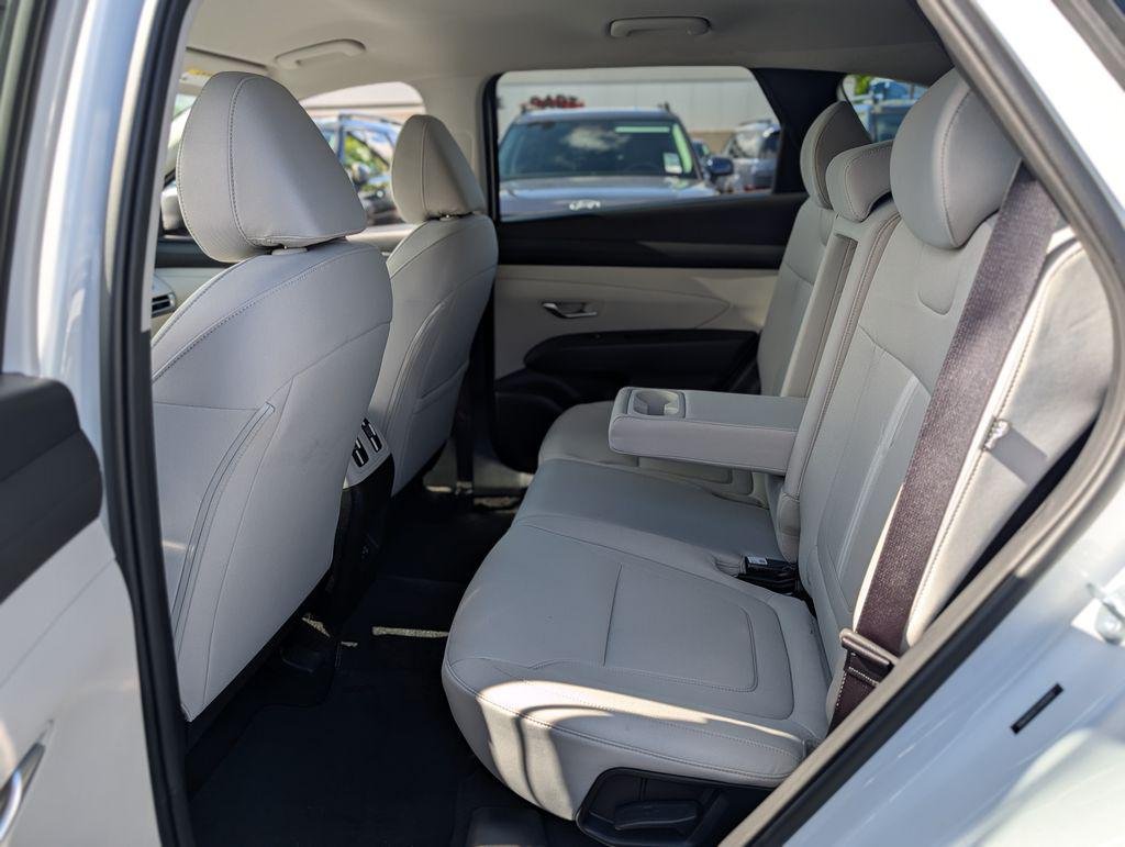 New 2026 White Hyundai SEL FWD image 17