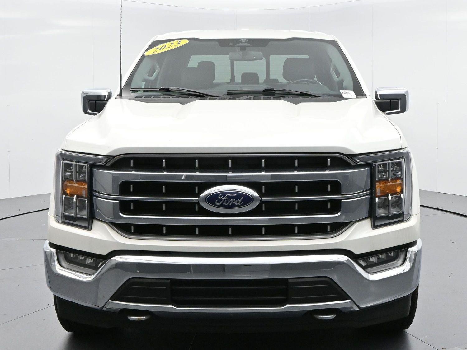 Used 2023  Ford LARIAT image 2