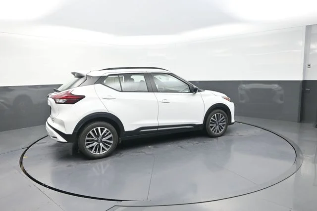 Used 2024 White Nissan SR image 41