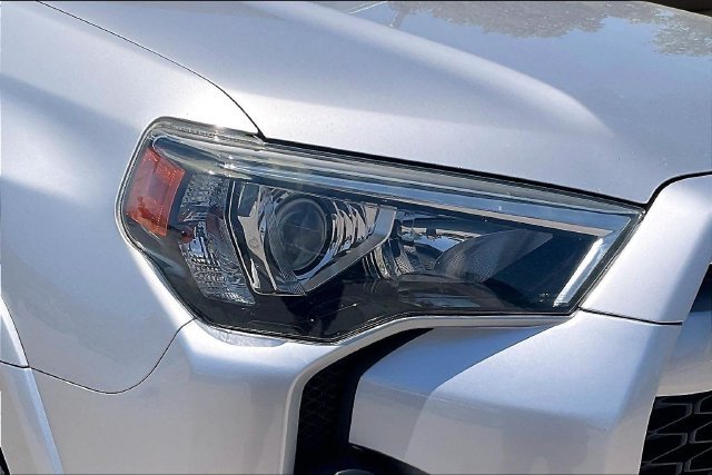 Used 2020 Silver Toyota SR5 image 26