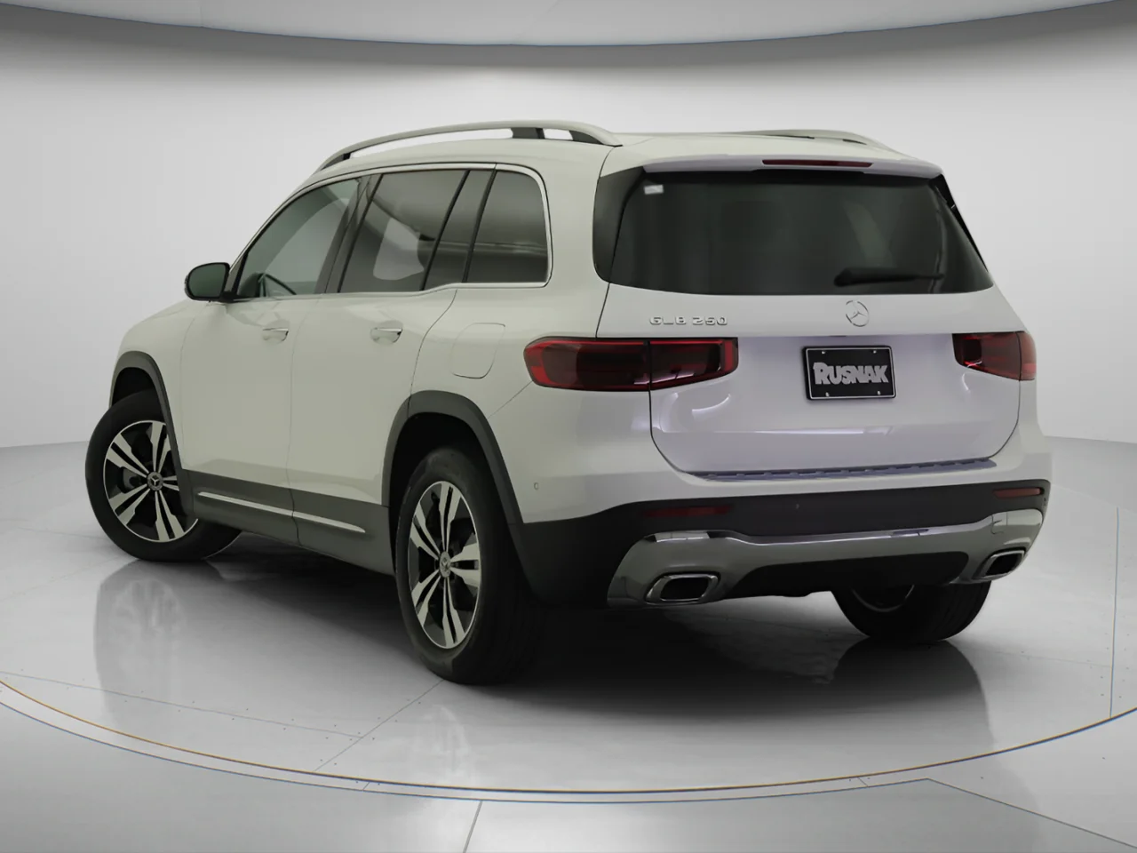New 2026 Polar White Mercedes-Benz GLB 250 image 2