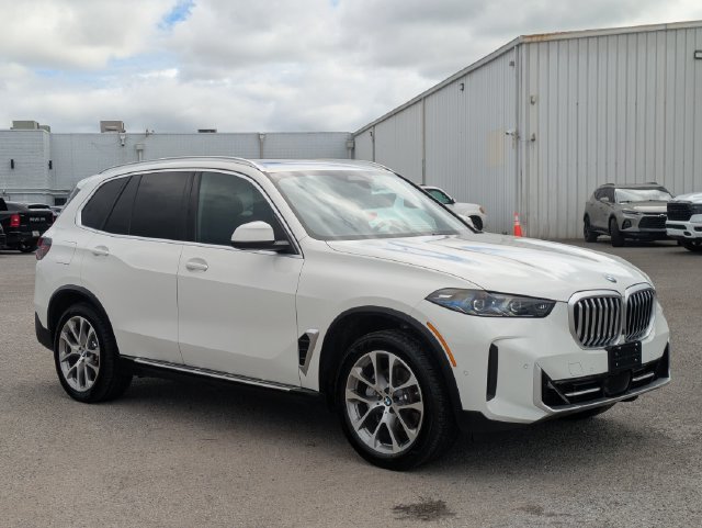 Used 2026 White BMW sDrive40i image 7