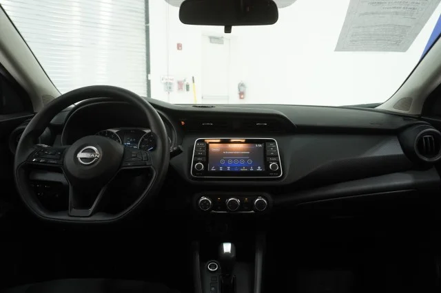Used 2025  Nissan S image 19