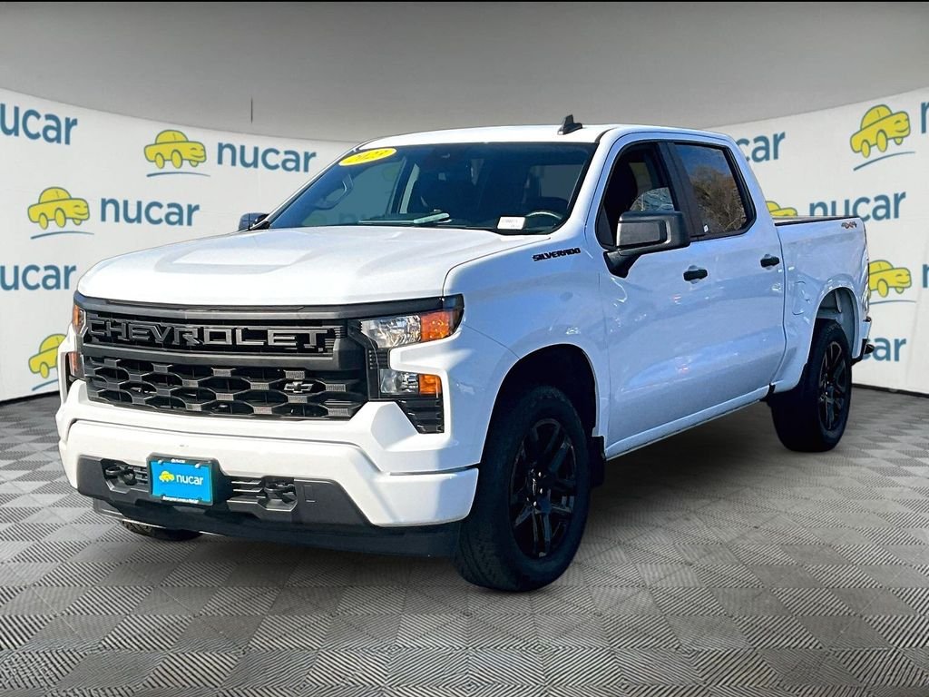 Used 2023 White Chevrolet Custom image 3